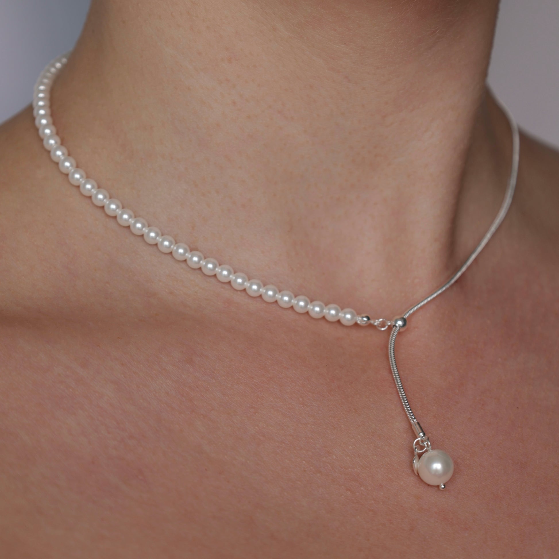 Dommsi-nastavitelny-nahrdelnik-striebro-krasna-si