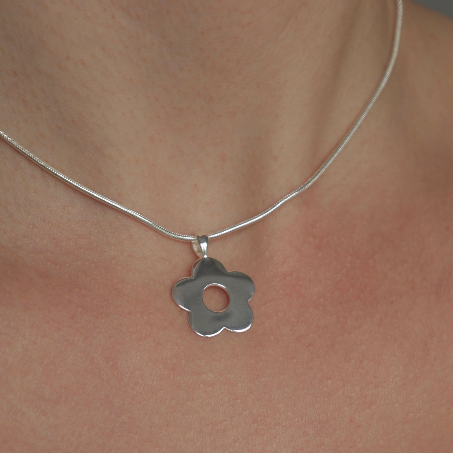 Dommsi-nastavitelny-nahrdelnik-striebro-stastna-si