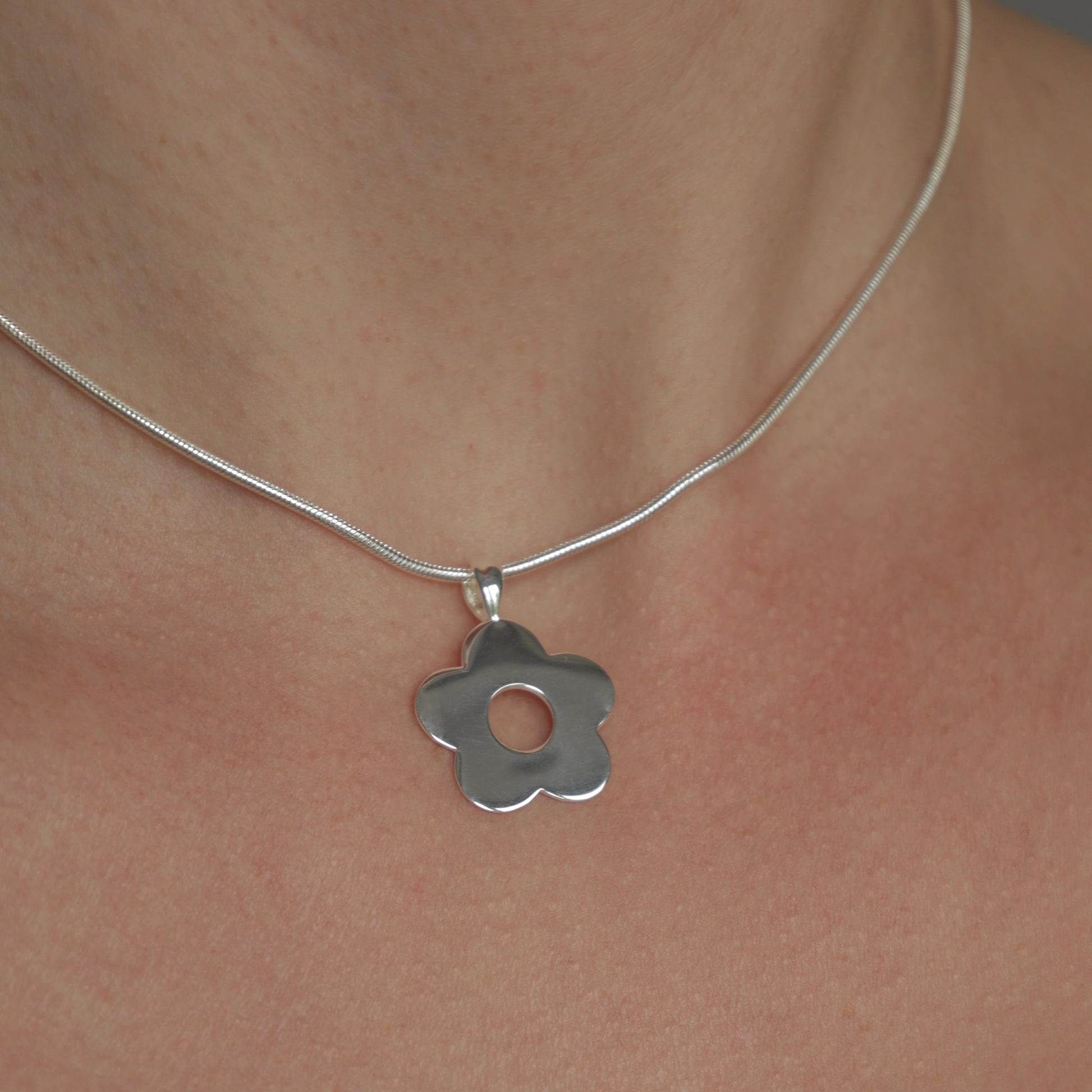 Dommsi-nastavitelny-nahrdelnik-striebro-stastna-si